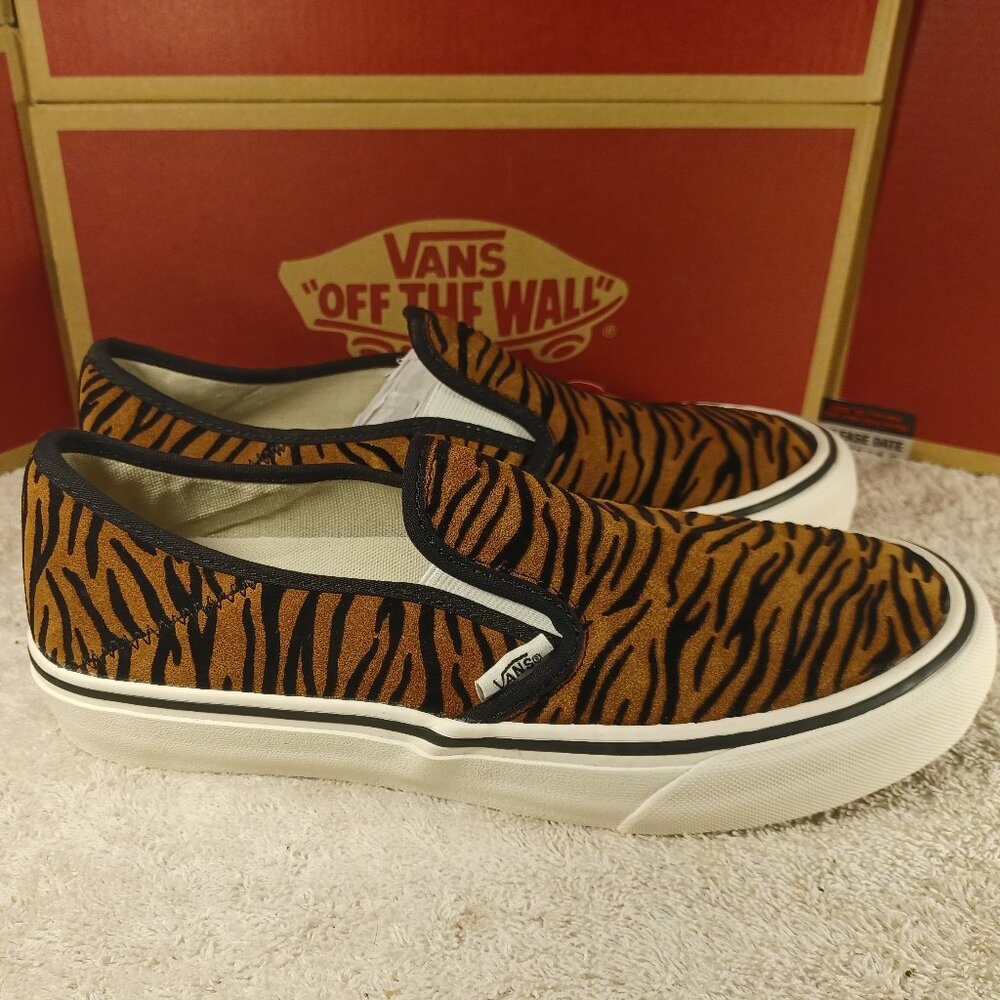 Vans Men's 4.5/Women's 6 Classic Slip-On SF Tiger Stripes Black/Marshmallow